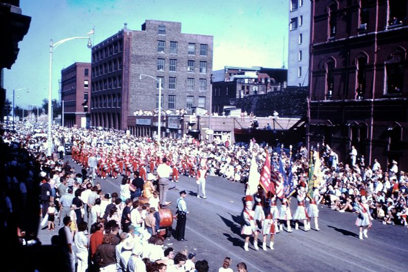 The Spectacular Milwaukee Circus Parade of the 1960s: A Blast from the Past!