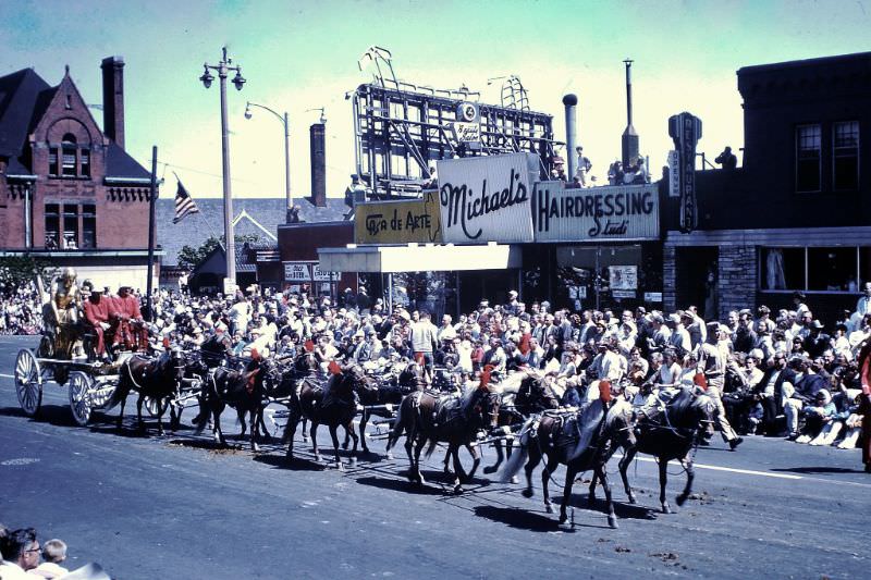 The Spectacular Milwaukee Circus Parade of the 1960s: A Blast from the Past!