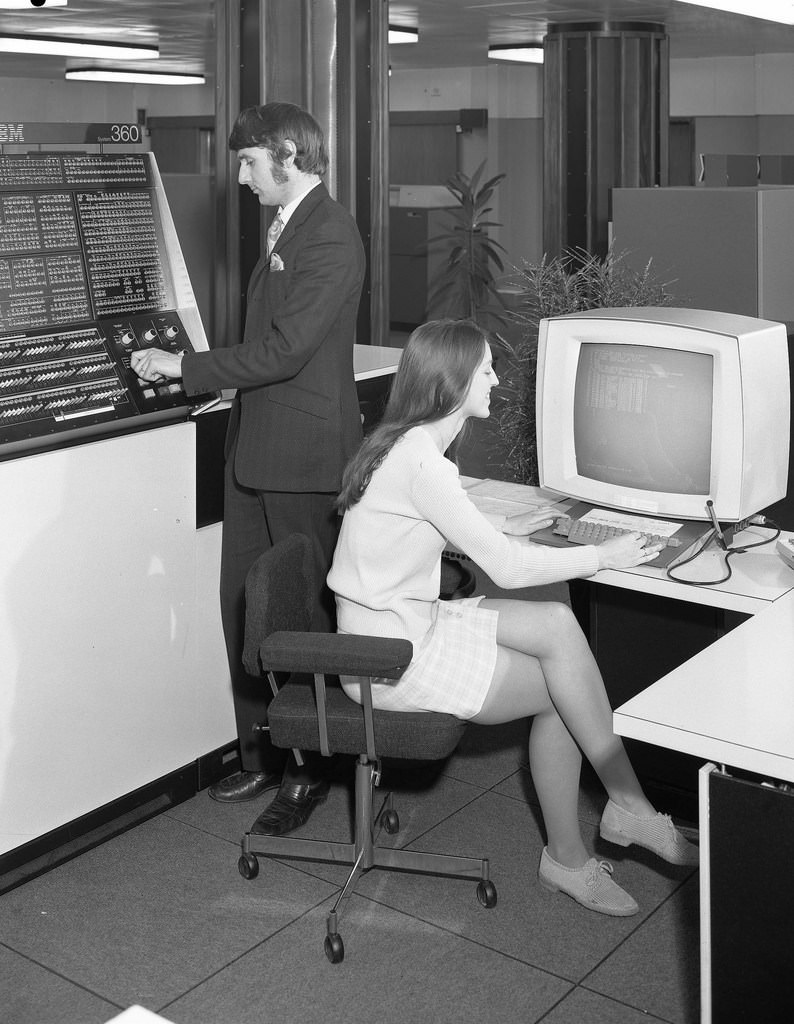 The Miniskirt Marketing Ploy: How Advertisers Used Women to Sell Computers