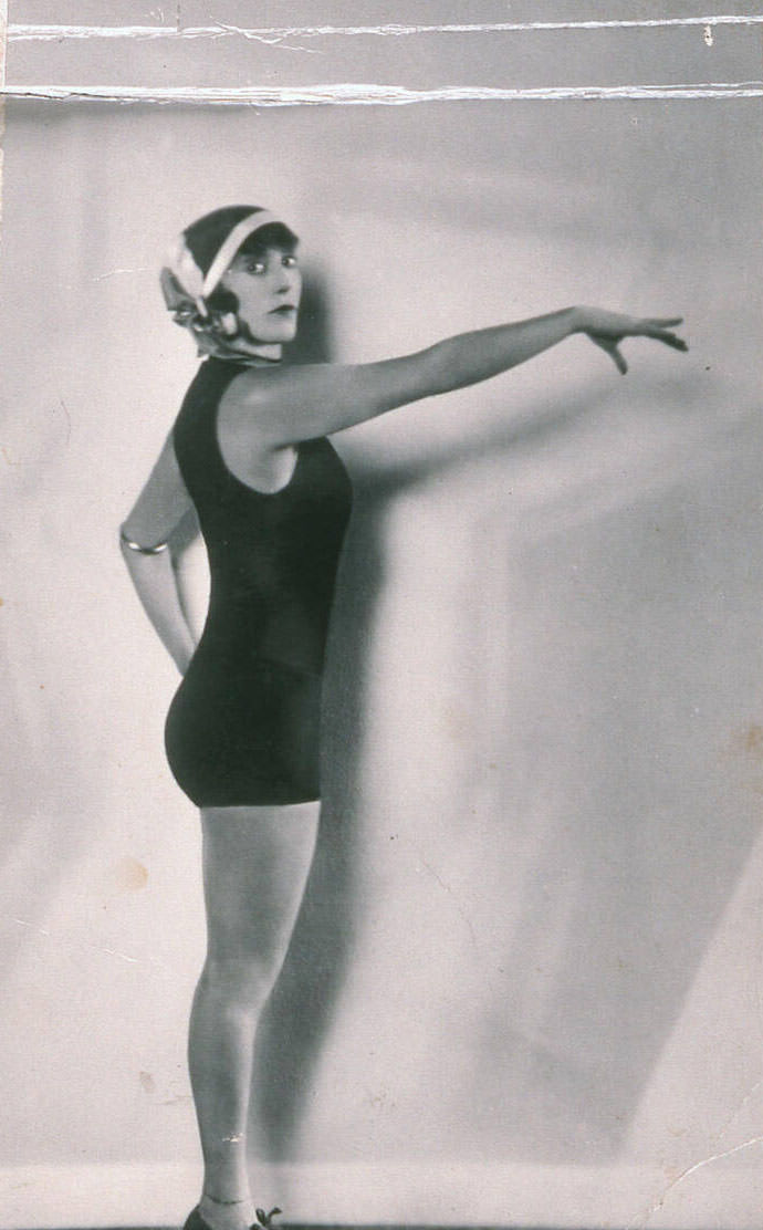 Studio portrait of Annette Kellerman, 1907