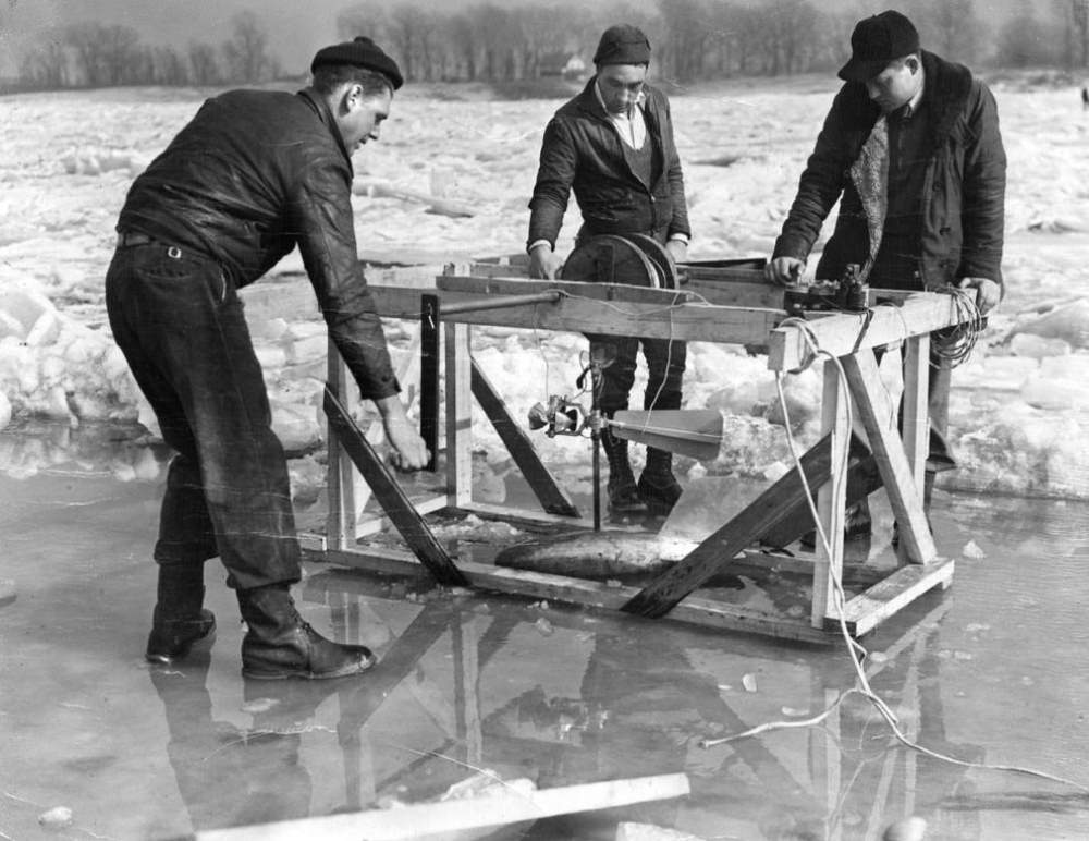 U.S. Geological Survey engineers measure current over the channel on Feb. 22, 1936, near the foot of Davis Street, in Carondelet.