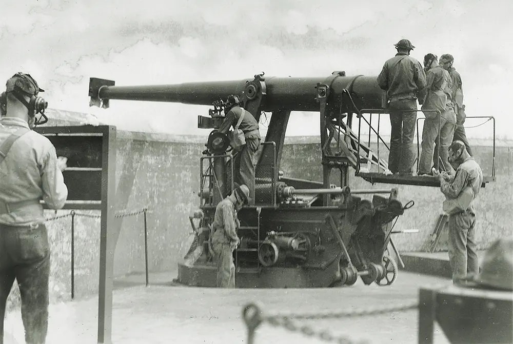 A 10-inch (254 mm) gun at Fort Stevens.