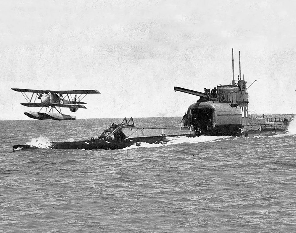 A floatplane similar to Fujita’s takes off.