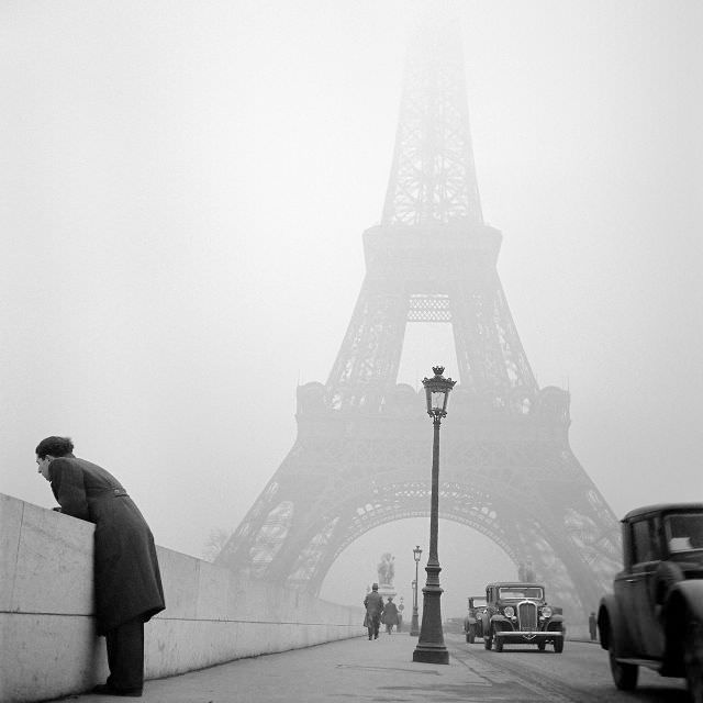 Pont d’Iéna, Paris, 1930s.