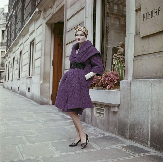 Deep purple wool coat by Pierre Balmain. Fall-Winter 1958-1959.