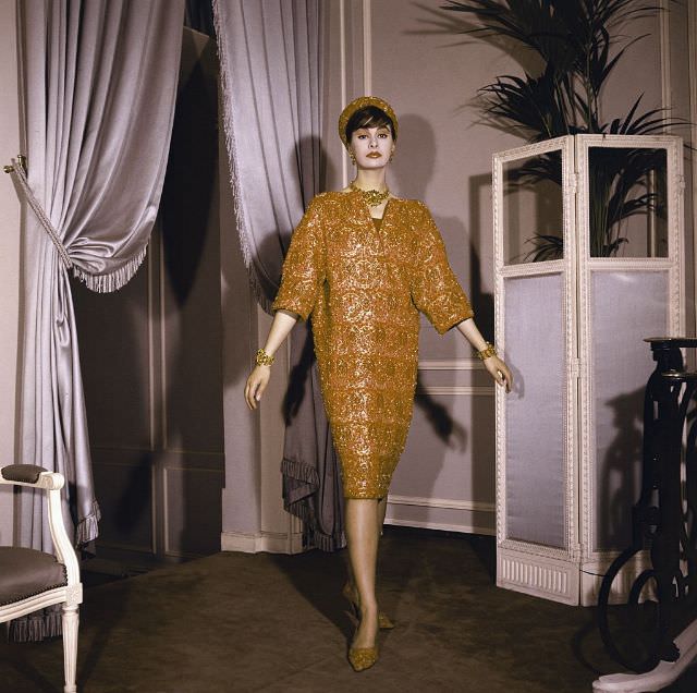 0Silk moiré evening gown by Yves Saint Laurent for Christian Dior. Fall-Winter 1958-1959.