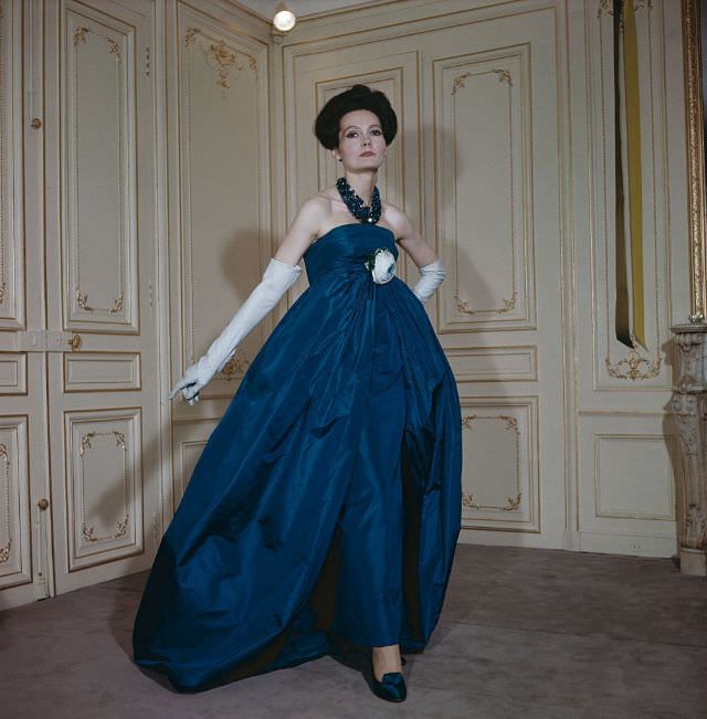 Teal-blue evening gown by Pierre Cardin. Fall-Winter 1958-1959.
