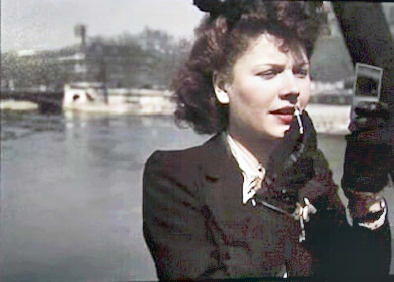 The series is filled with fashionable women wearing stylish outfits and applying make-up, in stark contrast to hardships commonly associated with Nazi rule.