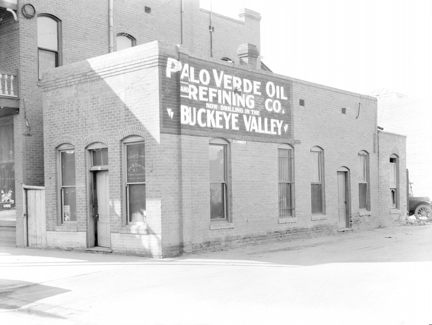 George D. Diehl Building, 1930s. Sign on the building reads "Palo Verde Oil and Refining Co. Now Drilling in the 'Buckeye Valley.'" This building was located at 18 N. 2nd Ave. in Phoenix.