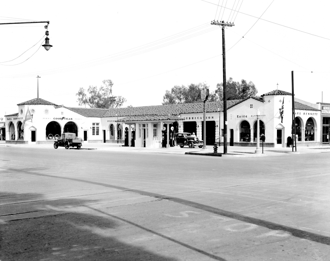 Paul Bennett Service Station Exterior, 1930s