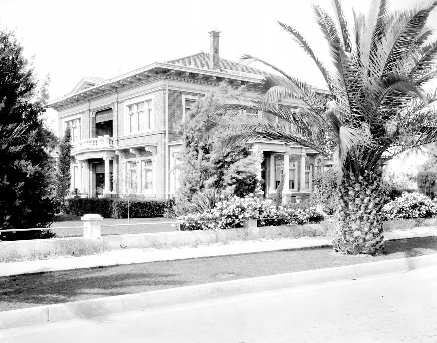 Diamond Residence Exterior, 1930s. This home was located at 1807 N. Central Ave. in Phoenix. In 1931, it belonged to Isaac and Nellie Diamond
