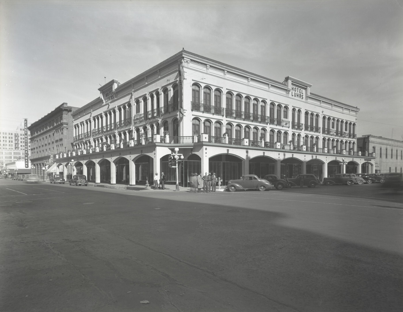 Luhrs Hotel Exterior, 1930s