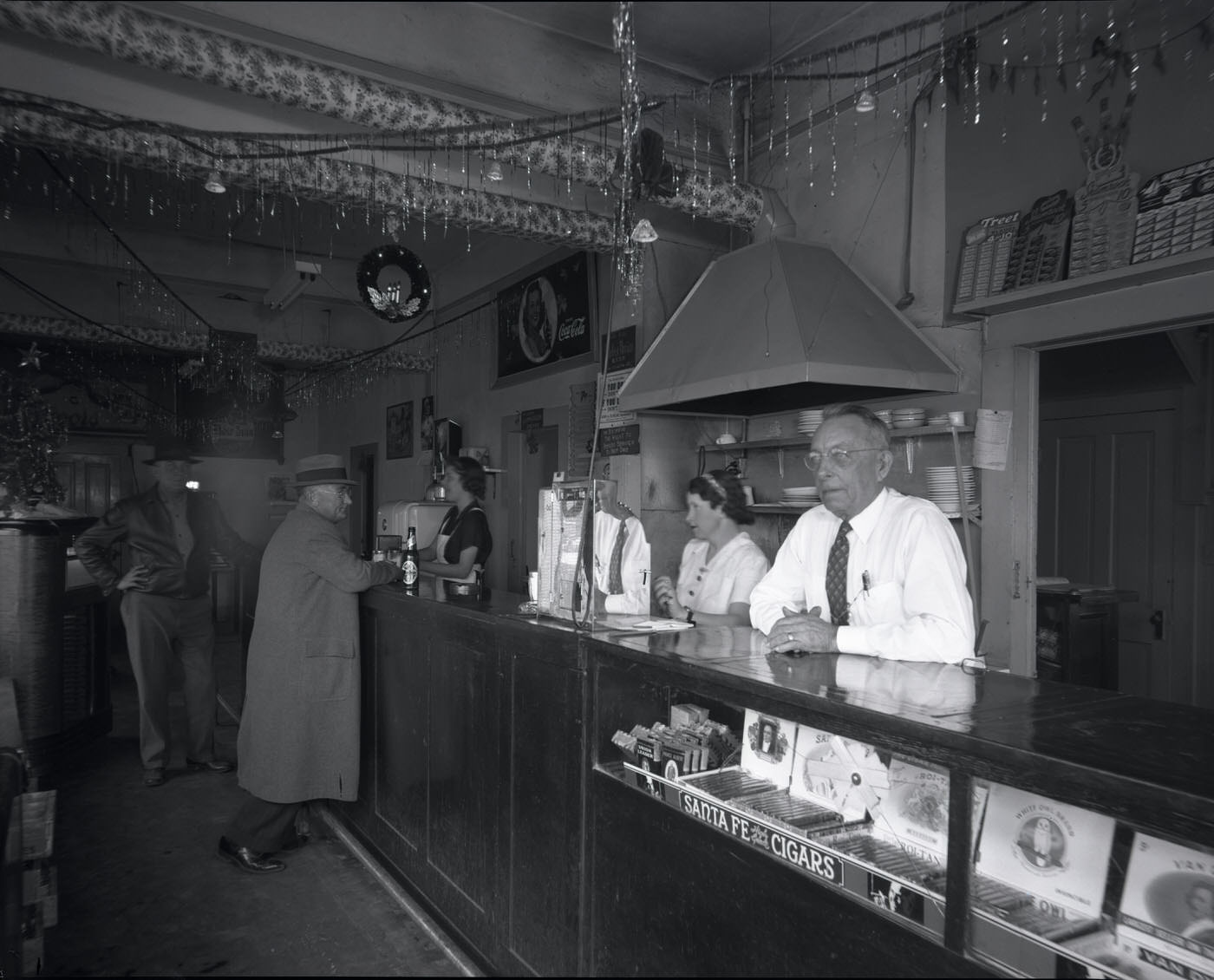 Dixie Café Interior, 1941