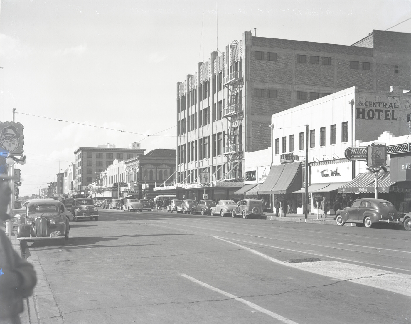 View looking west down E. Washington St. The Central Hotel (222 1/4 E. Washington) and Betty Maid (120 E. Washington) are visible, 1943