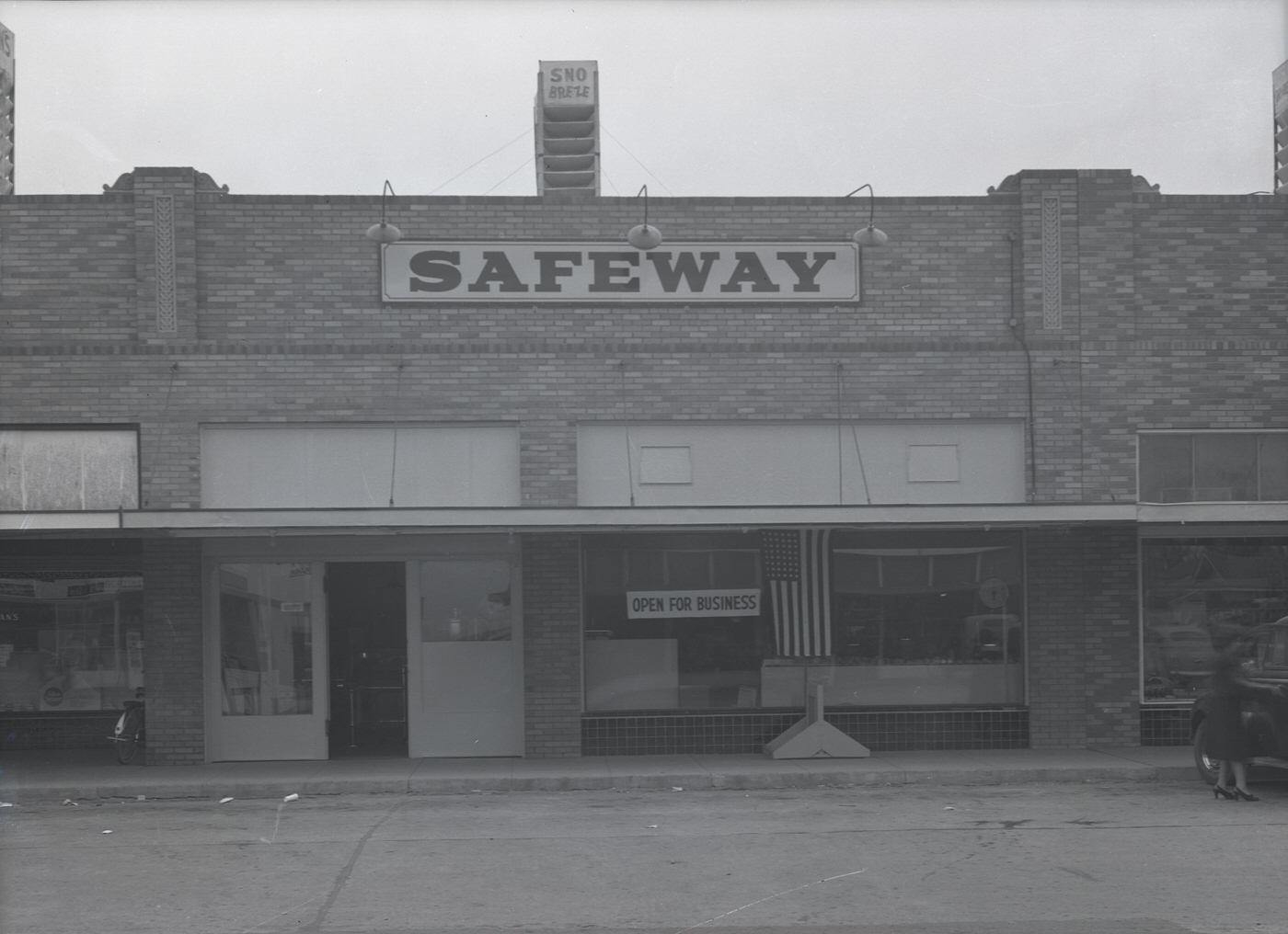 Safeway Store Exterior, 1943