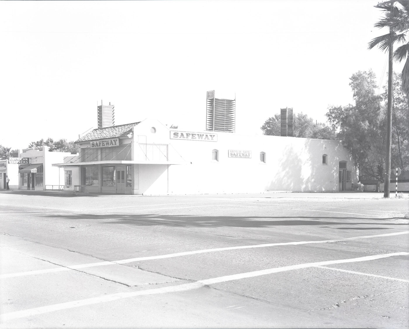 Safeway Store Exterior, 1944