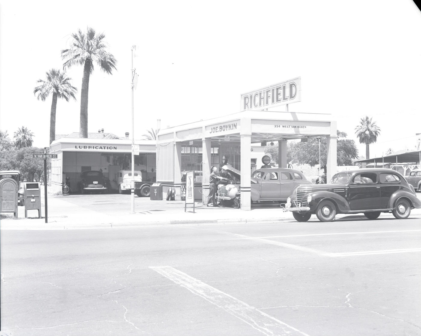 Richfield Oil Co. Service Station, 1944