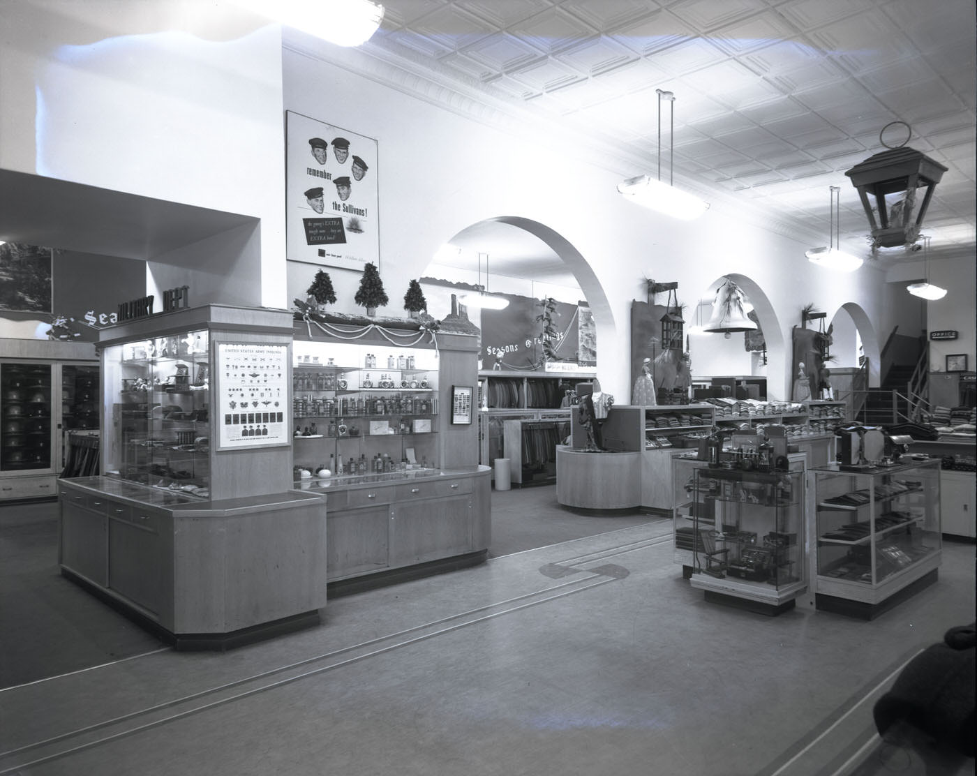 Vic Hanny Co. Store Interior, 1944