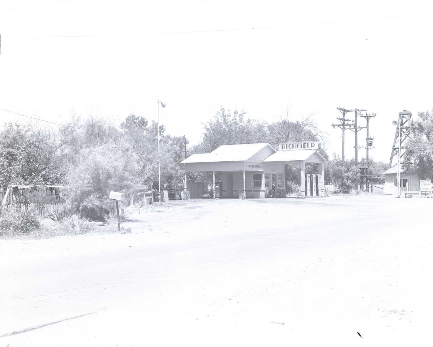 Richfield Oil Co. Service Station, 1945