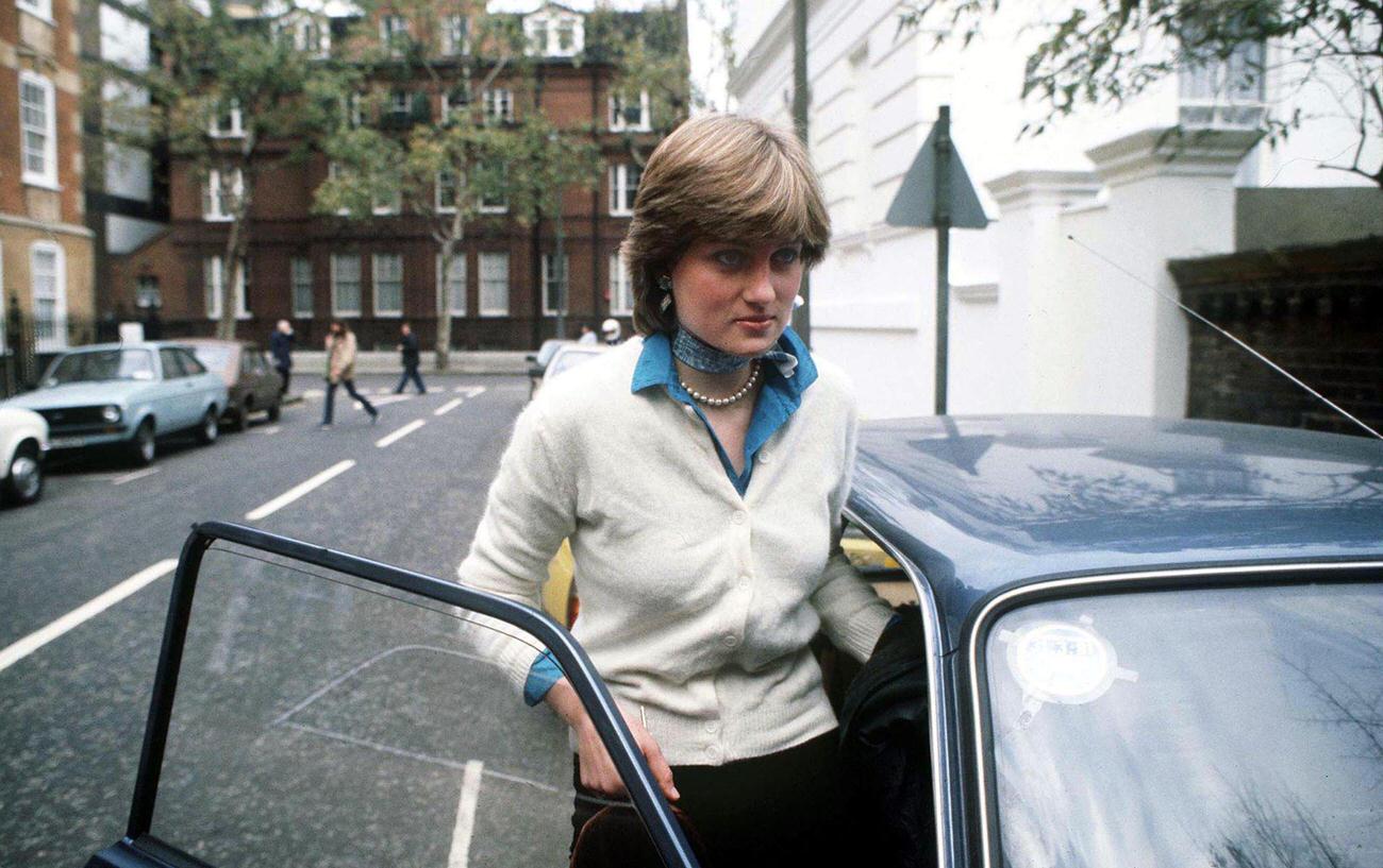 Lady Diana Spencer outside her flat in Coleherne Court, London, before her engagement to the Prince of Wales, December 1980.