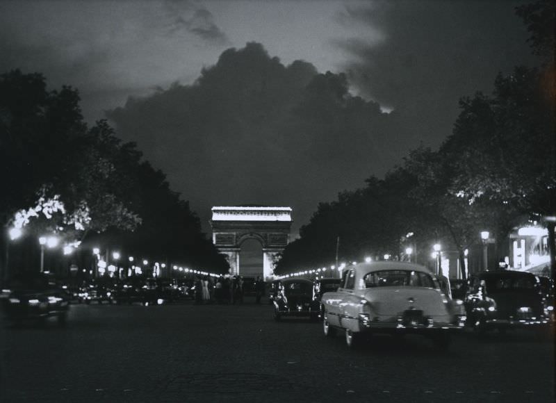 Avenue des Champs Elysées, Paris, 1949.