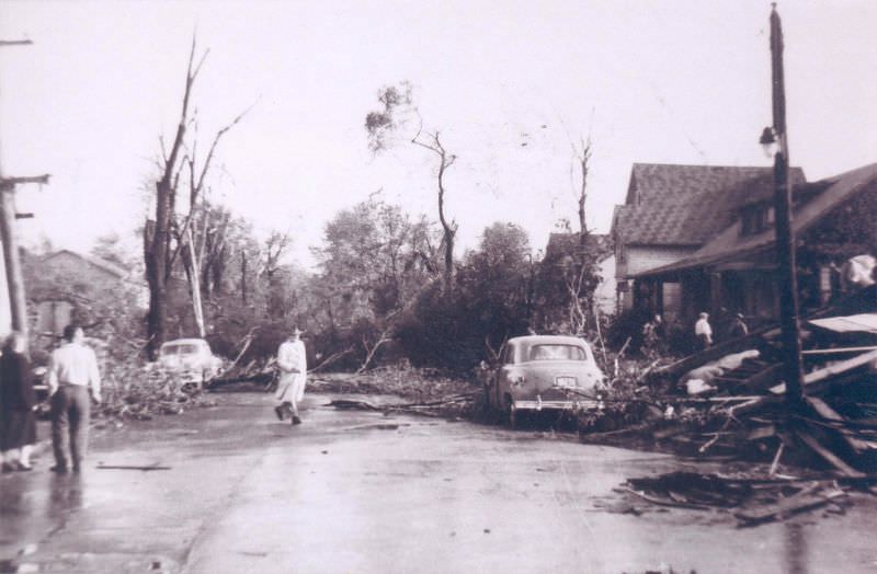 Street scenes of Sarnia after tornado