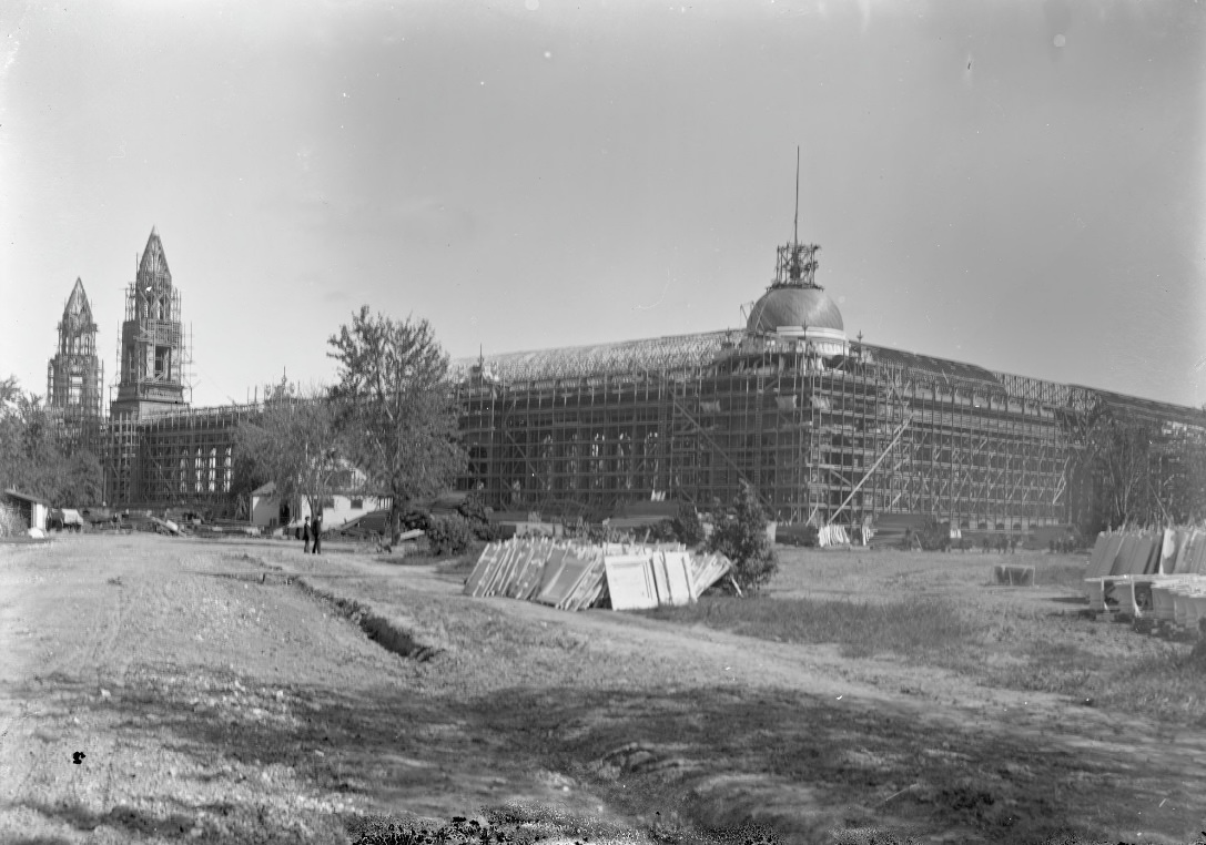 Construction of World's Fair Buildings, 1900
