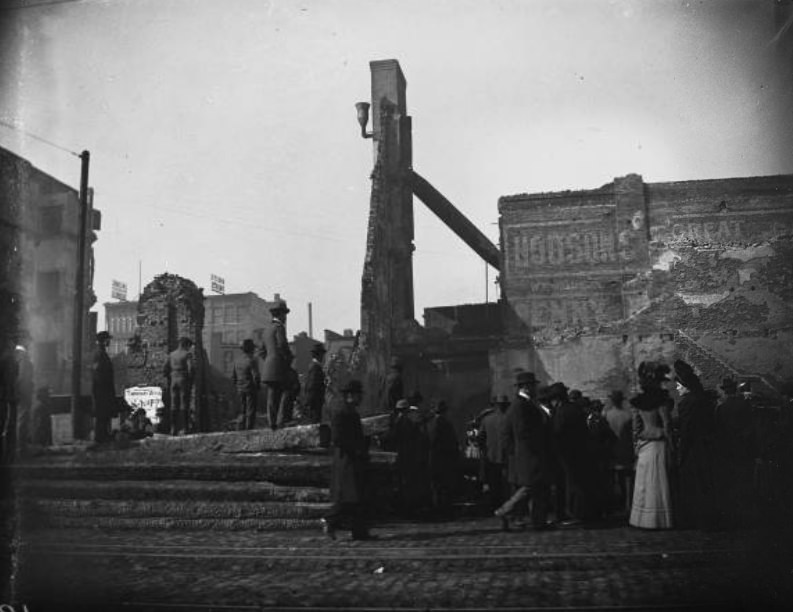 Fire ruins, Penny & Gentles, from S.E. corner of Broadway & Franklin, 1900