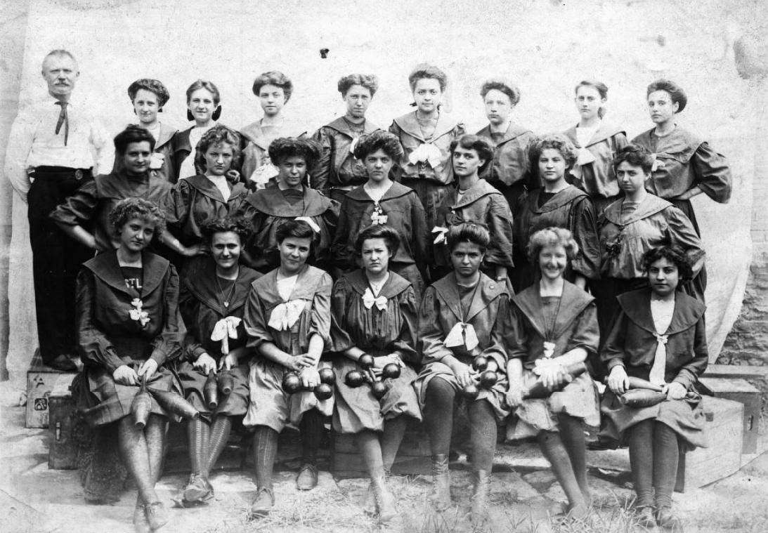 Women of the Gymnastic Association Sokol in St. Louis, 1900