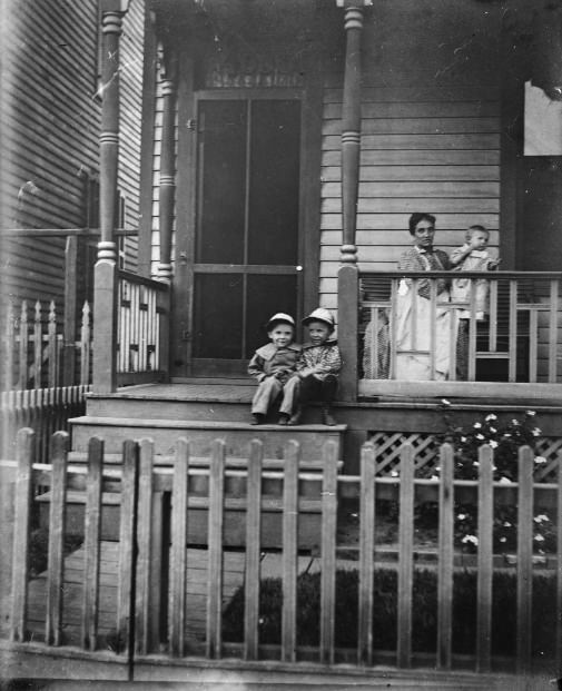 Buck, Albert, Mamma and Adele Dubach, 1900