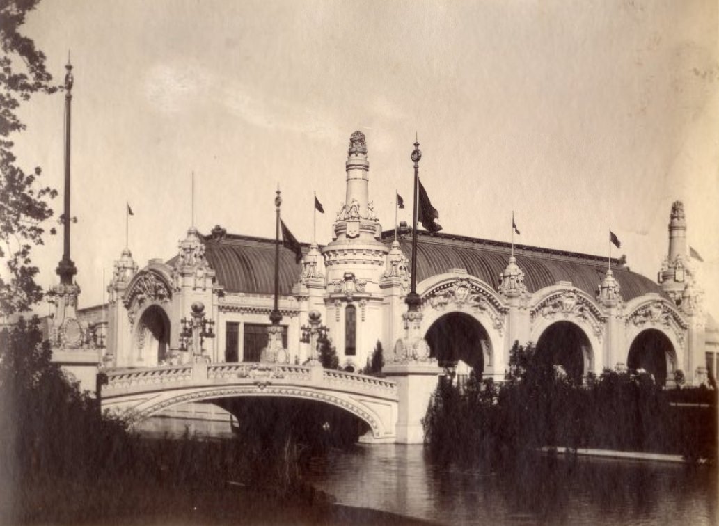 The Palace of Transportation at the 1904 St. Louis World's Fair.