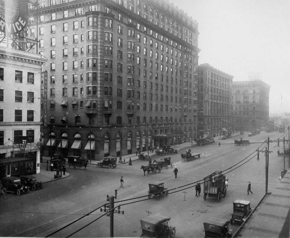 The Hotel Jefferson looking north along Tucker Boulevard, 1900