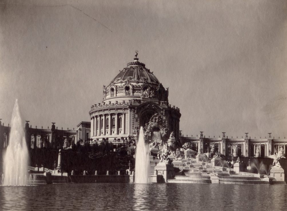 Festival Hall at the 1904 World's Fair. The image includes the Cascades running down Art Hill to the Grand Basin as well as various fountains and statues.