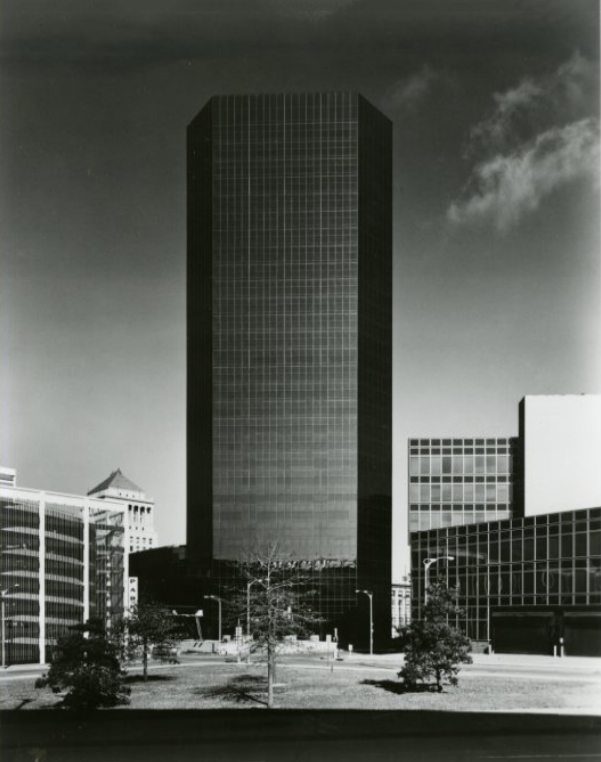 Centerre Bank - Skyscraper, 1982