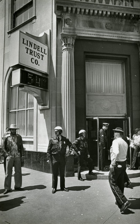 St. Louis police officers around the front entrance of the Lindell Trust Co. bank corner St. Louis Avenue and Grand Ave, 1981