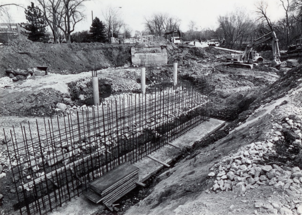 Bridge construction on Vernon ave., west of Pennsylvania, 1981