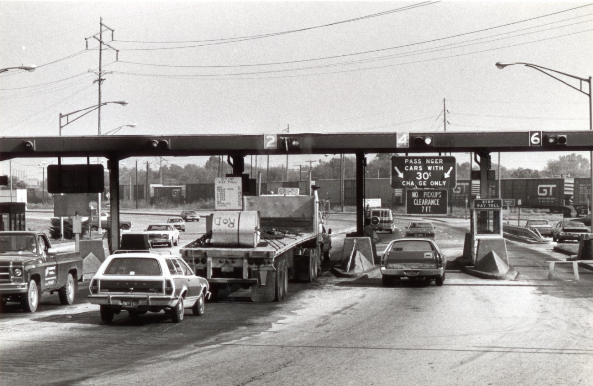 McKinley Bridge officials say the Venice-owned toll bridge has retained some of the new customers it acquired earlier this year when motorists sought to avoid construction areas on the Poplar Street Bridge.