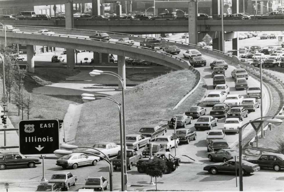 Traffic snakes onto Poplar St. bridge ramp at Spruce St. intersection, 1986