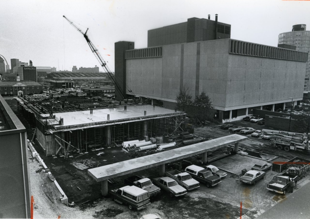 A.G. Edwards & Sons has launched another expansion, its fourth in 12 years, at Jefferson Avenue and Market Street, 1982