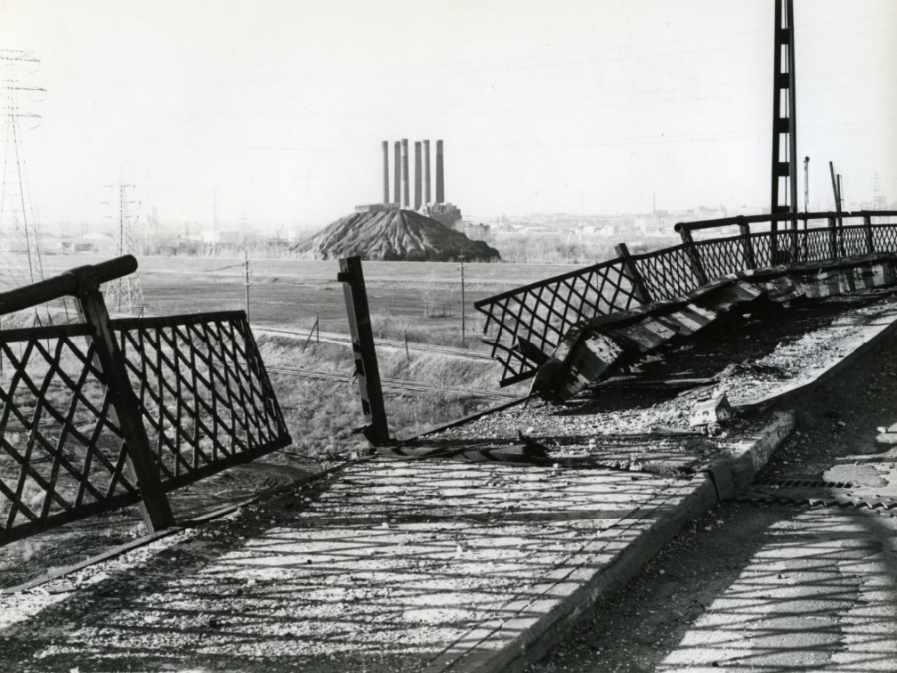 MacArthur Bridge-Broken Railing, 1980