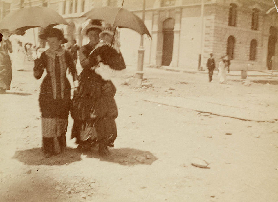 Street scene from Sydney, 1889