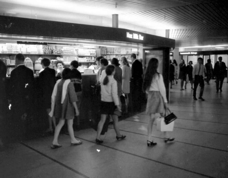 Sandwich bars at Australia Square, Sydney, 1968