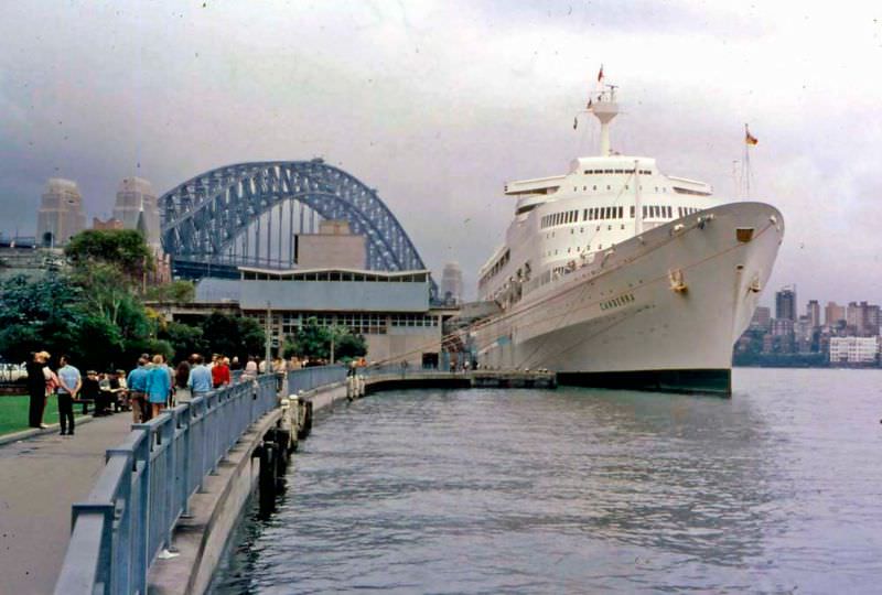 Canberra, Sydney, 1968