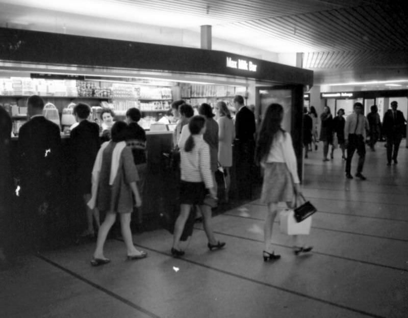 Sandwich Bars at Australia Square, 1968