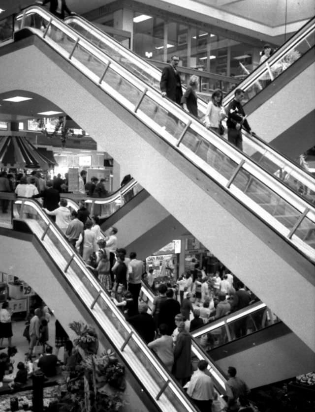 Roselands Shopping Centre, 1968
