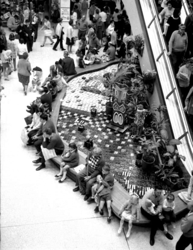 Roselands Shopping Centre, 1968
