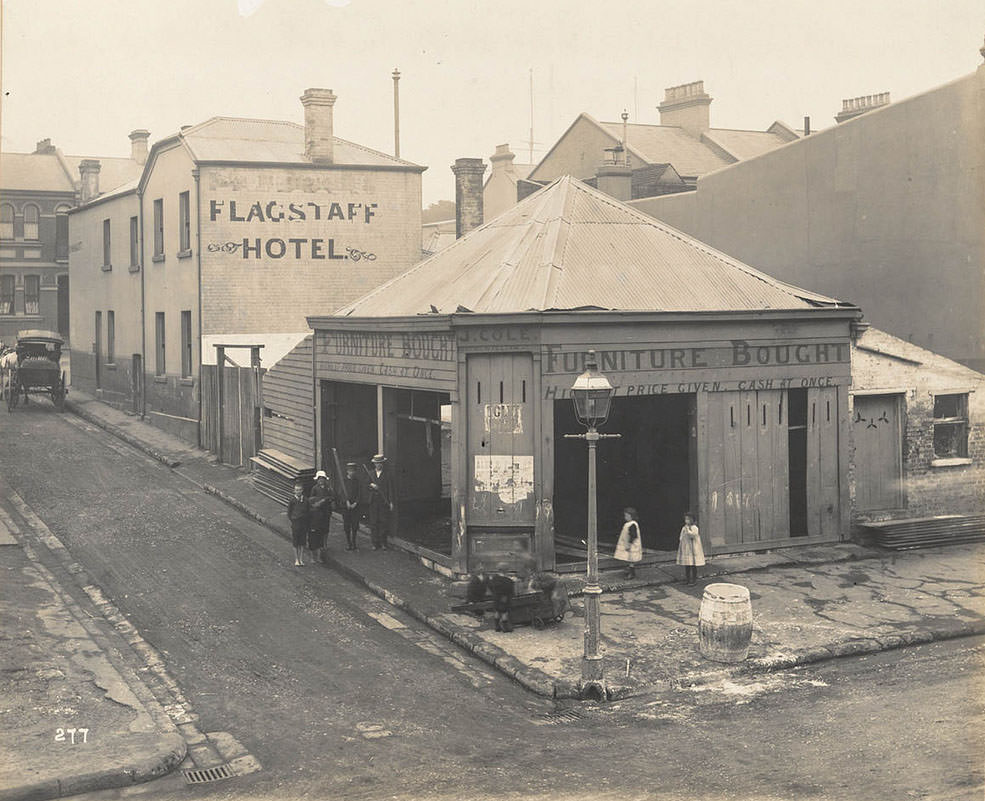 Corner of Cumberland and Little Essex-streets