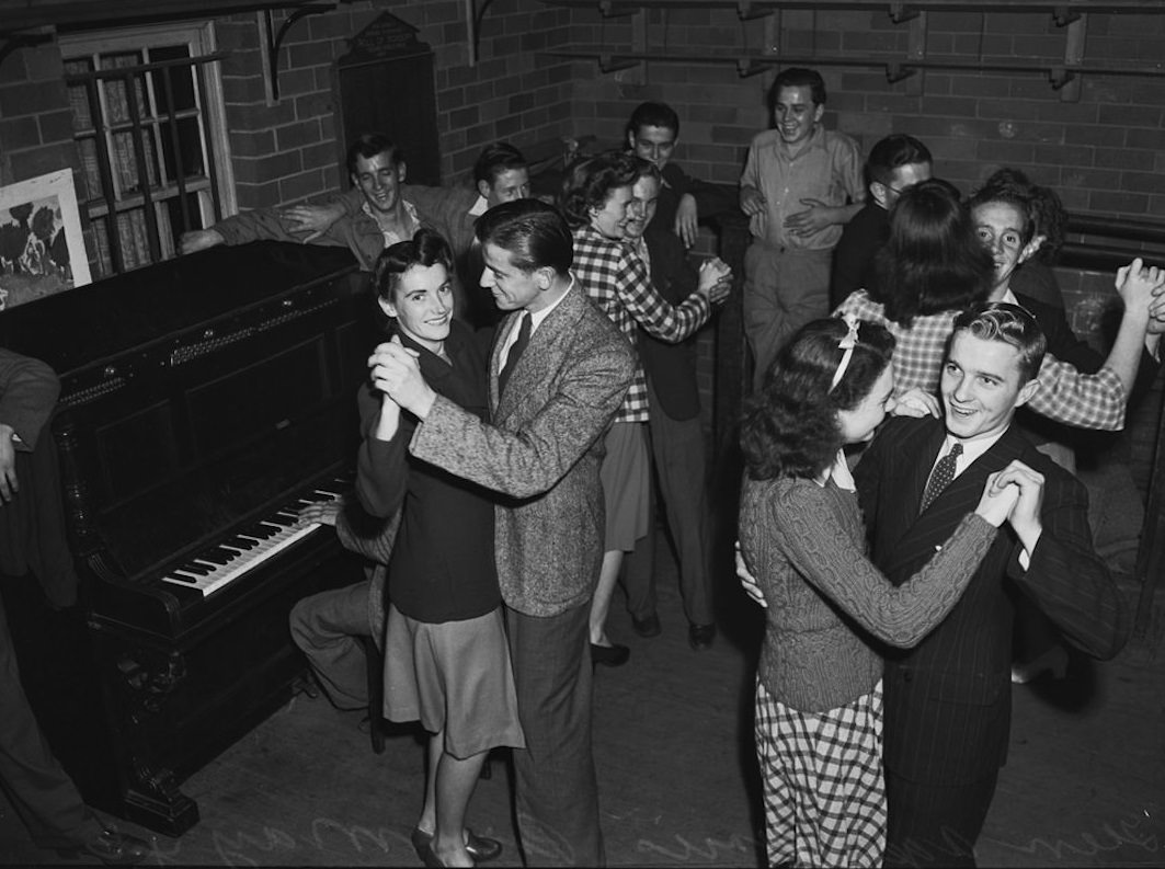 Where Is Youth Heading: Vintage Photos of Teenagers of Sydney in the 1940s