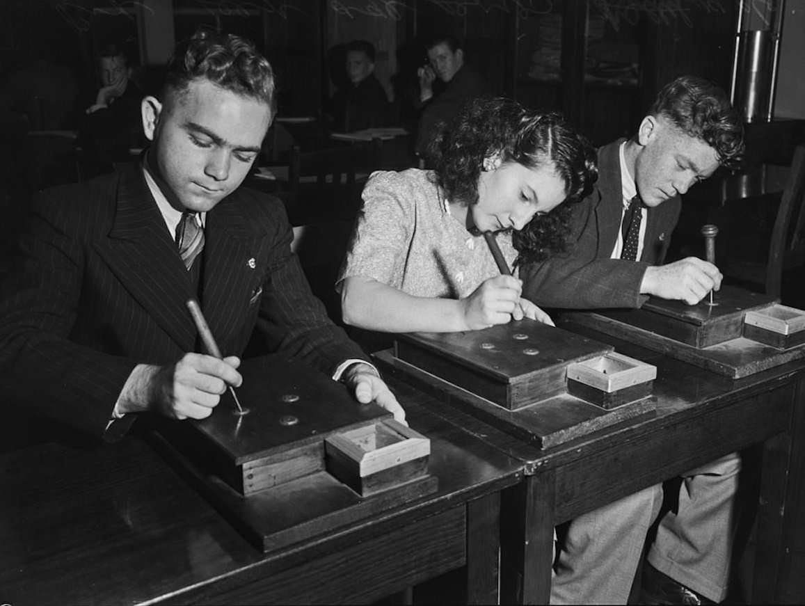 Where Is Youth Heading: Vintage Photos of Teenagers of Sydney in the 1940s