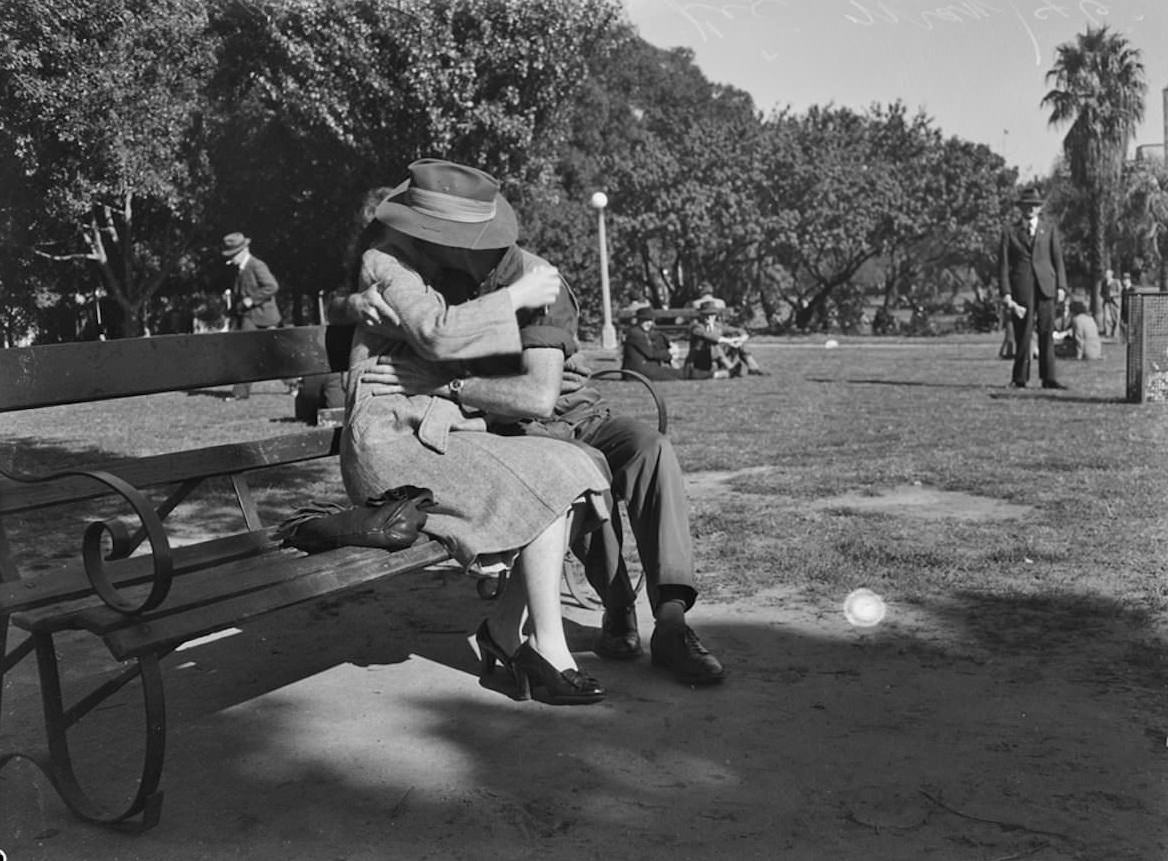 Where Is Youth Heading: Vintage Photos of Teenagers of Sydney in the 1940s